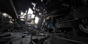 Росіяни атакували “Запоріжсталь” і “АрселорМіттал Кривий Ріг”: є загиблі та поранені