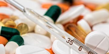 В аптеках почалися перебої з ліками через атаки РФ: запаси скорочуються