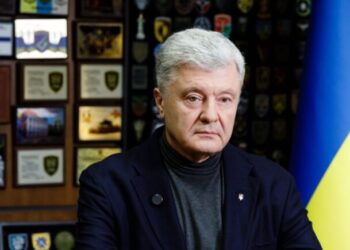 Петро Порошенко: людям потрібні відповіді, як жити далі