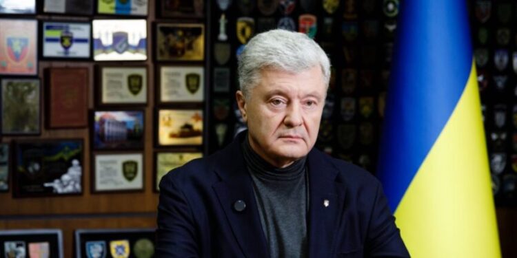 Петро Порошенко: людям потрібні відповіді, як жити далі 1 Петро Порошенко: людям потрібні відповіді, як жити далі