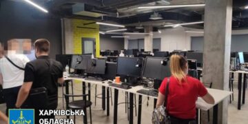 В Україні посилять покарання за шахрайські кол-центри: Рада підтримала законопроєкт