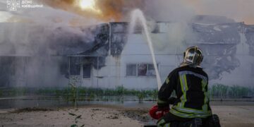 Росія масовано атакувала Київ та область: є загиблі та постраждалі