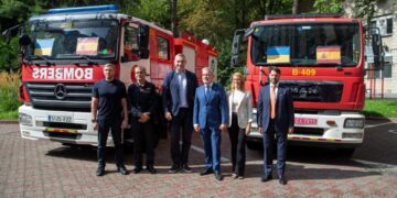 Київ отримав нові пожежні автомобілі від Барселони