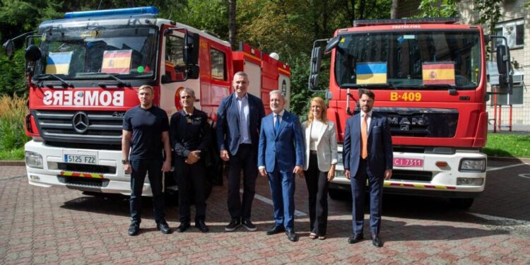 Київ отримав нові пожежні автомобілі від Барселони 1 Київ отримав нові пожежні автомобілі від Барселони