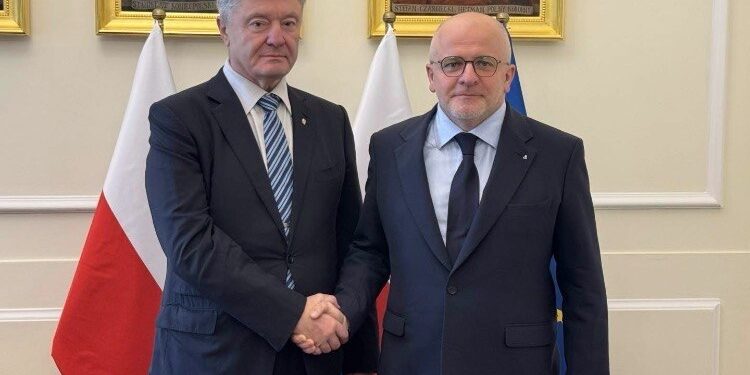 Для дипломатії потрібна сила: Порошенко у Польщі закликав тиснути на Росію 1 “Для дипломатії потрібна сила”: Порошенко у Польщі закликав тиснути на Росію