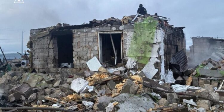 Росія атакувала дронами Київщину: є постраждалі, серед них діти 1 Росія атакувала дронами Київщину: є постраждалі, серед них діти