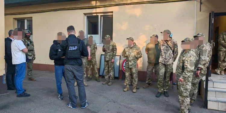 Викрадення, побиття та погрози: в Одесі засудили девятьох учасників груп ТЦК 1 Викрадення, побиття та погрози: в Одесі засудили дев’ятьох учасників груп ТЦК