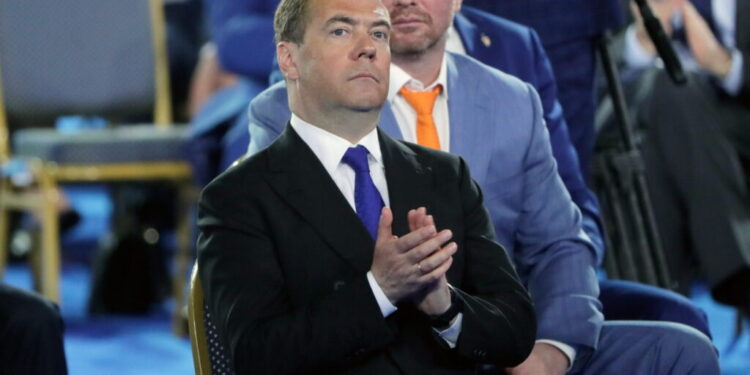 Медведєв закликав Трампа доручити Пентагону та ЦРУ усунути Зеленського 1 Медведєв закликав Трампа доручити Пентагону та ЦРУ усунути Зеленського