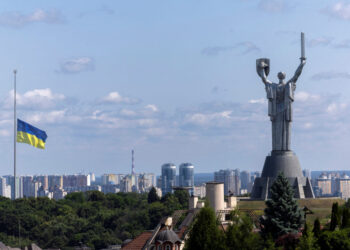 Росіяни вдарили по Північному мосту у Києві: рух перекритий 3 Росіяни вдарили по Північному мосту у Києві: рух перекритий