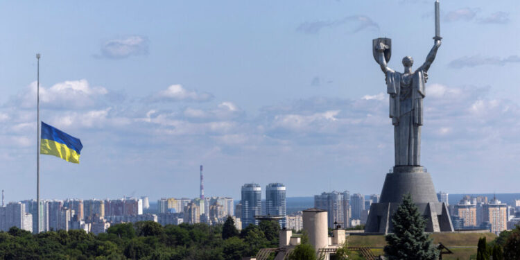 Російський удар по Північному мосту: постраждали двоє людей