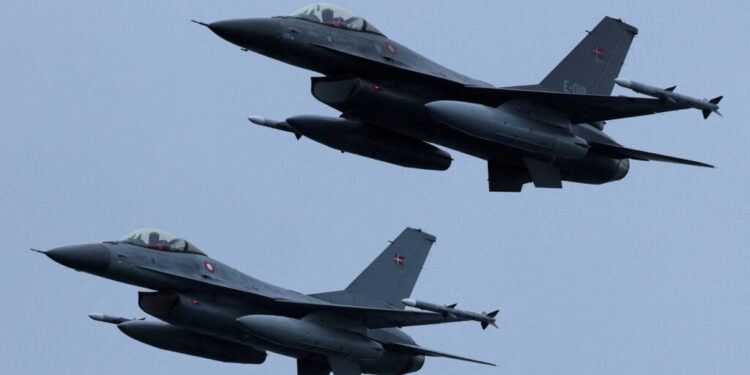 Румунія підняла F-16 для збиття безпілотників поблизу острова Зміїний 1 Румунія підняла F-16 для збиття безпілотників поблизу острова Зміїний