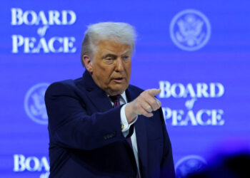 Трамп звинуватив Зеленського у затягуванні війни та закликав Україну обрати нового лідера 3 Трамп звинуватив Зеленського у затягуванні війни та закликав Україну обрати нового лідера