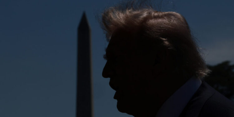 Майже 70% виборців США стурбовані корупцією в адміністрації Трампа
