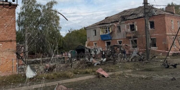 Армія РФ вдарила по Сумах КАБами: шестеро постраждалих 1 Армія РФ вдарила по Сумах КАБами: шестеро постраждалих