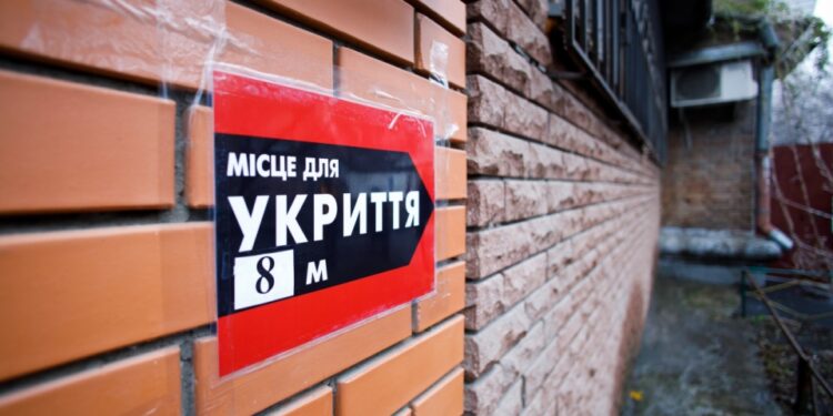 Як поводитися, якщо вибухи застали на вулиці: головні правила безпеки