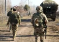 Воєнні злочини під прикриттям: як окупанти ховають штурмовиків у швидких та шкільних автобусах