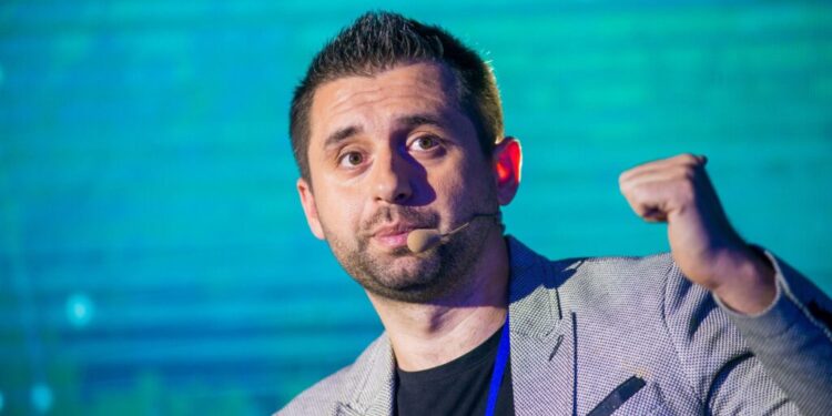 Справа про гроші в конвертах: НАБУ отримало матеріали про можливі протиправні дії Арахамії