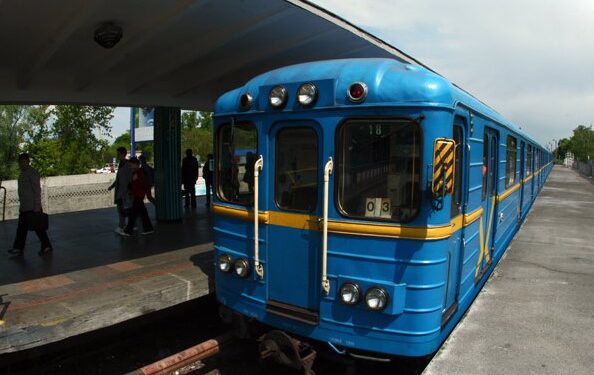 У Києві повністю зупинили рух метро: що відомо