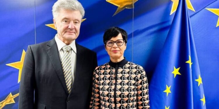 Петро Порошенко обговорив з Мартою Кос прискорення руху України до членства в ЄС