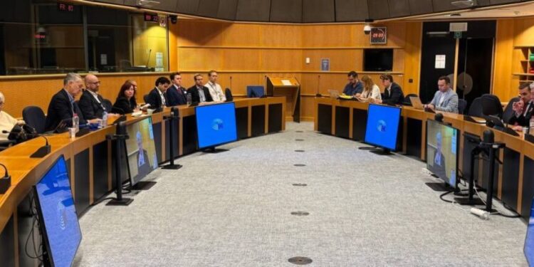 Порошенко в Європарламенті: потрібно негайно закрити фінансовий розрив в оборонній сфері України