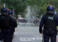 У Франції відбулись масові протести школярів: затримані 2000 людей, поранені понад 300 поліцейських 15 У Франції відбулись масові протести школярів: затримані 2000 людей, поранені понад 300 поліцейських