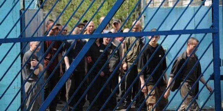 Українських полонених вивозять з окупованої Макіївки до РФ: що відомо 1 Українських полонених вивозять з окупованої Макіївки до РФ: що відомо