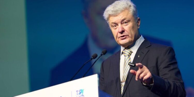 Порошенко в трійці лідерів: опитування розкрило, за кого українці готові проголосувати на виборах 1 Порошенко в трійці лідерів: опитування розкрило, за кого українці готові проголосувати на виборах
