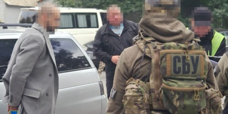 У Вінниці викрили схему легалізації іноземців: серед затриманих держслужбовці