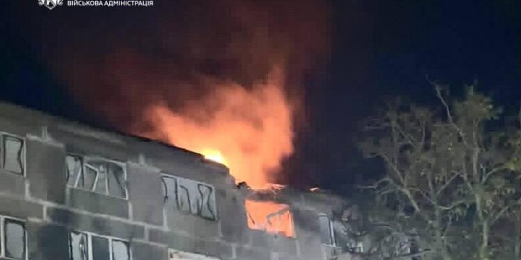 РФ вдарила безпілотником по гуртожитку в Дніпрі: що відомо про наслідки 1 РФ вдарила безпілотником по гуртожитку в Дніпрі: що відомо про наслідки