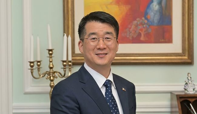 Південна Корея відкликає посла з України після скандалу з полоненими КНДР 1 Південна Корея відкликає посла з України після скандалу з полоненими КНДР